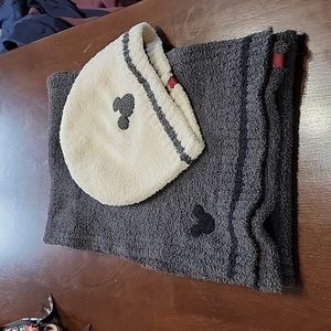 Barefoot dreams mickey beanie and scarf